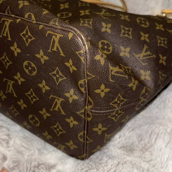 SOLD- Louis Vuitton Neverfull GM - Picture 6 of 16